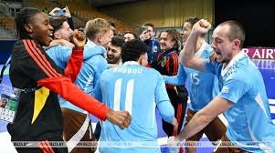 扑克高手为什么看长期（牌坛高手为何着眼长远）