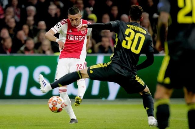 更加团结坚 更加团结坚